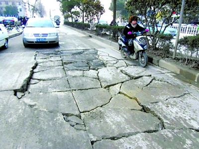 水泥路面修补料是否适用于细小裂缝修复？